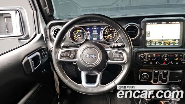 Jeep Wrangler 2021 — ფოტო 13/20