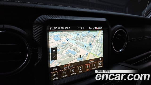 Jeep Wrangler 2021 — ფოტო 15/20