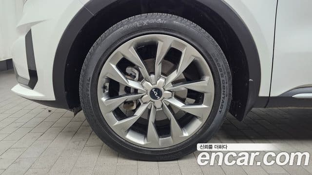 Kia Sorento 2023 — ფოტო 5/20
