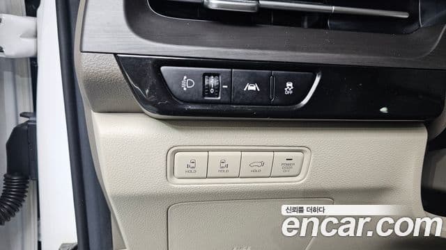 Kia Carnival 2021 — Şəkil 18/20