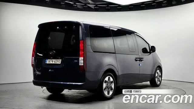 Hyundai Staria 2022 — ფოტო 2/20