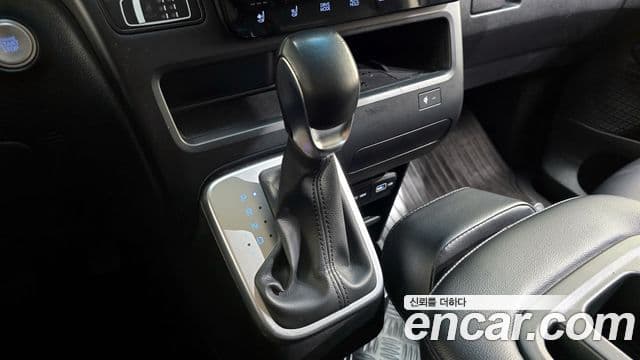 Hyundai Staria 2022 — ფოტო 9/20