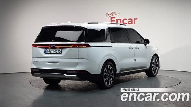 Kia Carnival 2023 — Фото 2/20