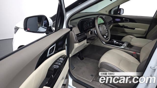 Kia Carnival 2023 — Фото 11/20