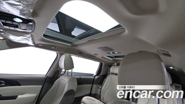 Kia Carnival 2023 — Фото 17/20