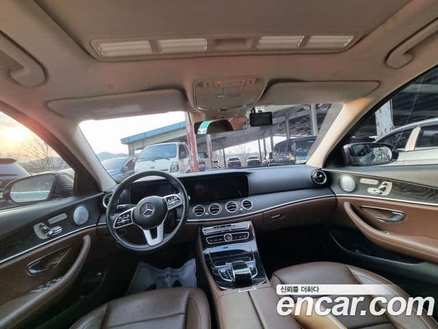 Mercedes-Benz E-Class 2018 — Фото 12/20