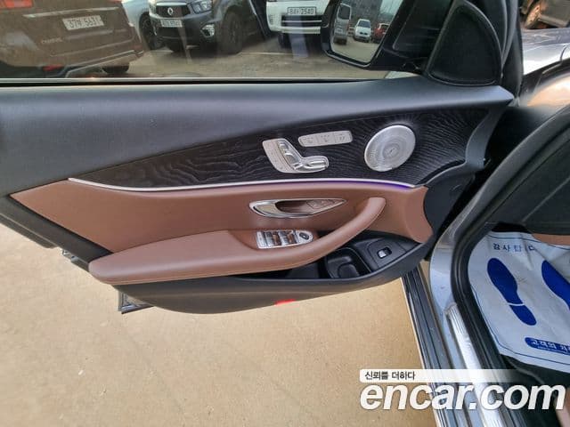 Mercedes-Benz E-Class 2018 — Фото 15/20