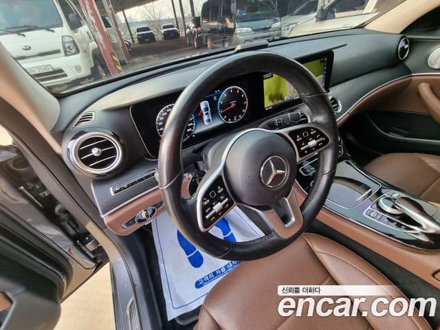 Mercedes-Benz E-Class 2018 — Фото 16/20
