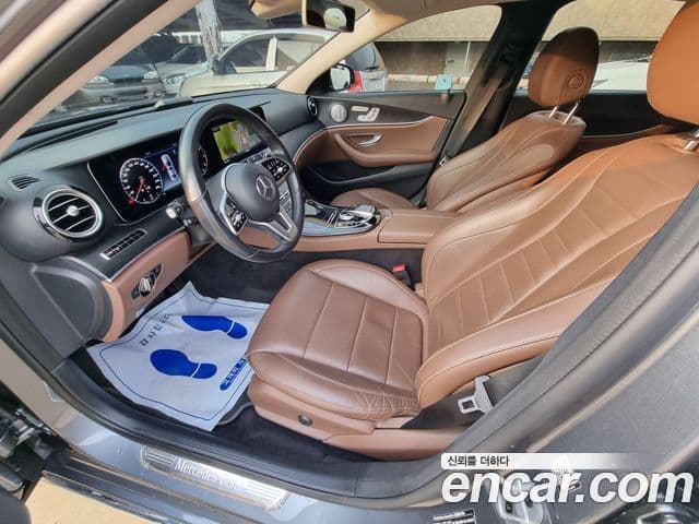 Mercedes-Benz E-Class 2018 — Фото 17/20