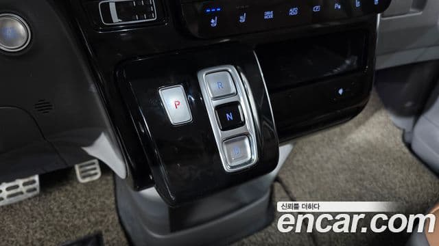 Hyundai Staria 2022 — ფოტო 8/20