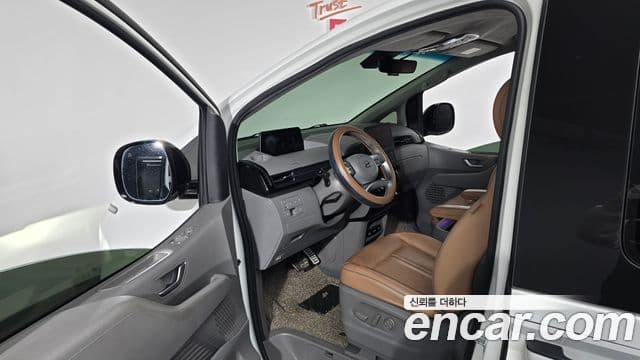 Hyundai Staria 2022 — ფოტო 9/20