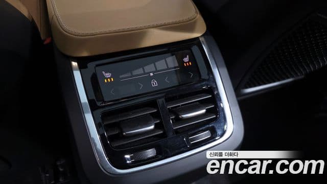 Volvo XC90 2022 — Şəkil 18/20
