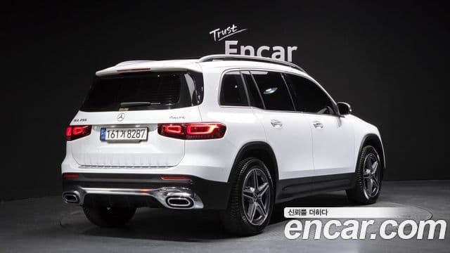 Mercedes-Benz GLB-Class 2020 — ფოტო 2/20