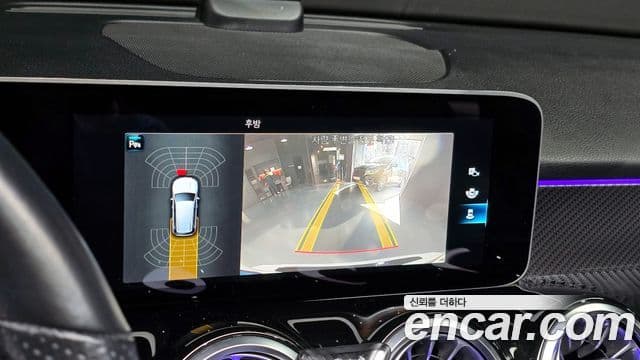 Mercedes-Benz GLB-Class 2020 — ფოტო 15/20