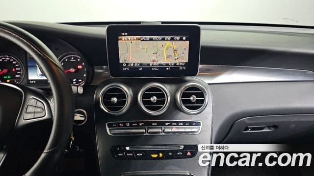 Mercedes-Benz GLC-Class 2019 — ფოტო 15/20
