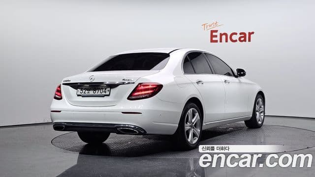 Mercedes-Benz E-Class 2018 — Photo 11/20