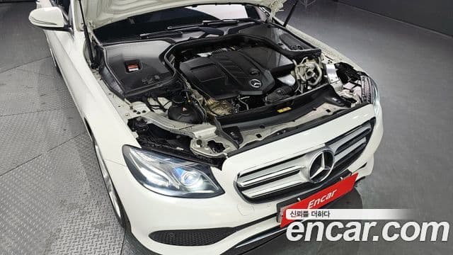 Mercedes-Benz E-Class 2018 — Photo 18/20