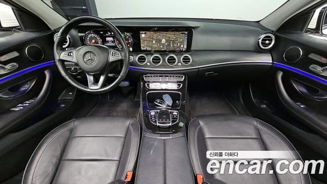 Mercedes-Benz E-Class 2018 — Photo 8/20