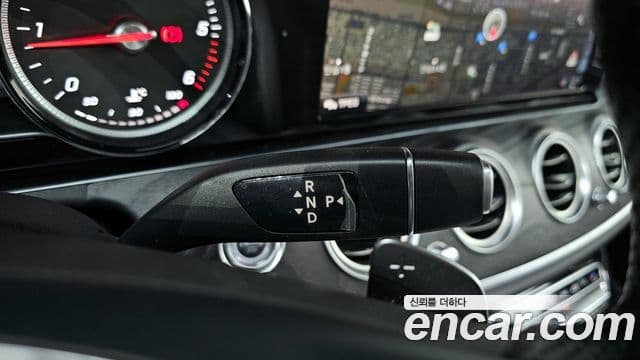 Mercedes-Benz E-Class 2018 — ფოტო 9/20