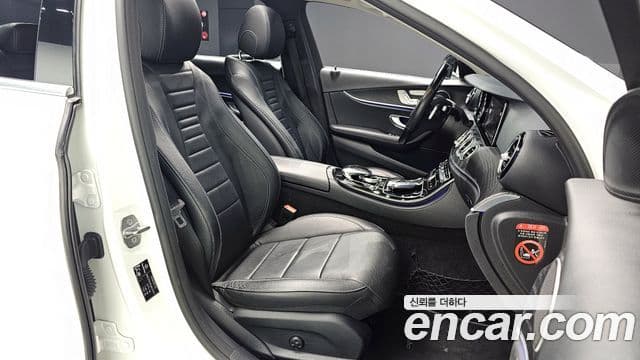 Mercedes-Benz E-Class 2018 — Photo 3/20
