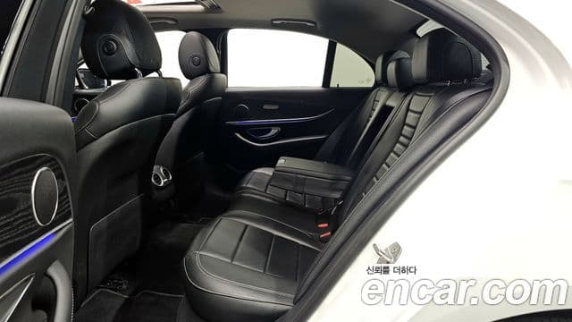Mercedes-Benz E-Class 2018 — ფოტო 12/20