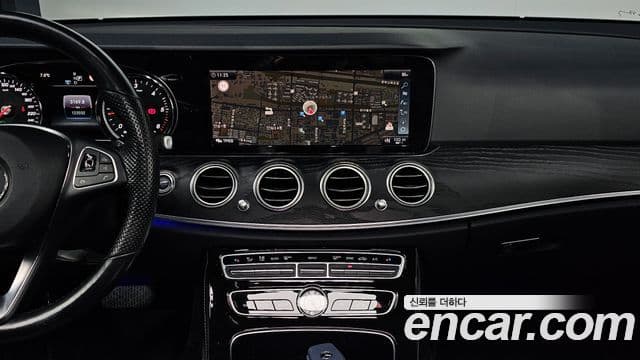 Mercedes-Benz E-Class 2018 — ფოტო 14/20