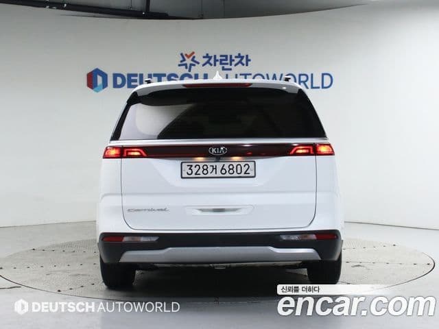 Kia Carnival 2021 — ფოტო 4/20