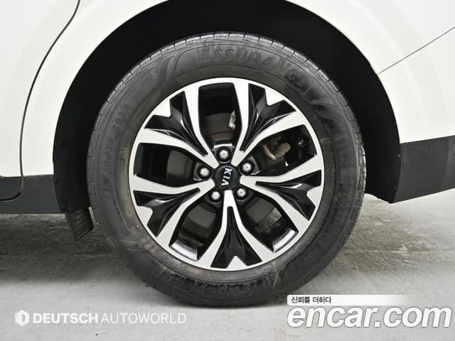 Kia Carnival 2021 — ფოტო 5/20