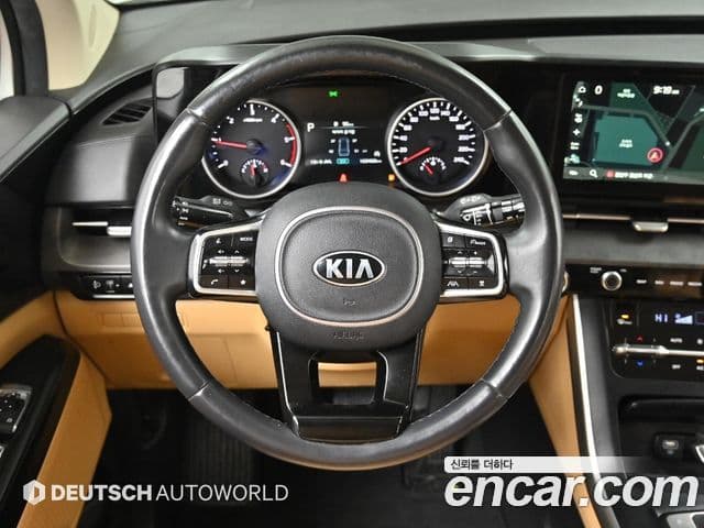 Kia Carnival 2021 — ფოტო 13/20