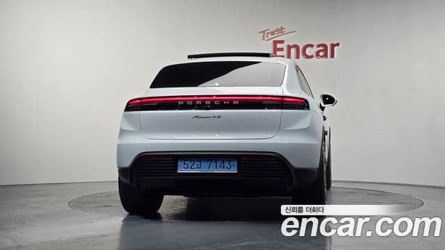 Porsche Macan EV 2025 — Şəkil 17/20