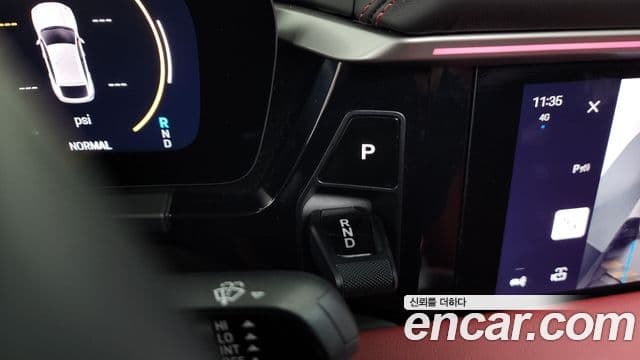 Porsche Macan EV 2025 — Şəkil 16/20