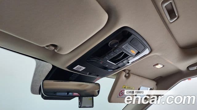 Kia Carnival 2021 — ფოტო 17/20