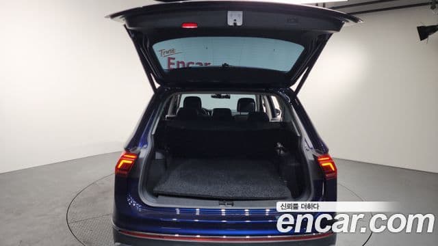Volkswagen Tiguan Allspace 2023 — Photo 13/20