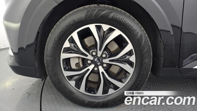 Kia Carnival 2021 — ფოტო 5/20
