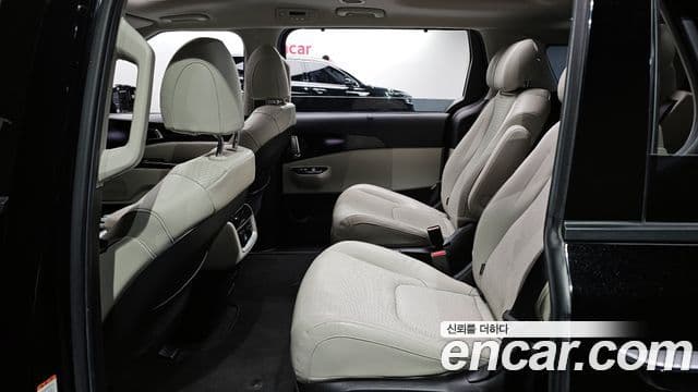 Kia Carnival 2020 — Фото 12/20