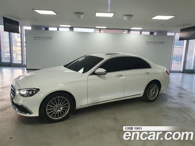 Mercedes-Benz E-Class 2023 — Photo 1/17