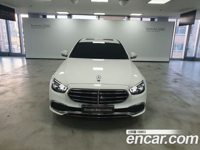Mercedes-Benz E-Class 2023 — Photo 6/17