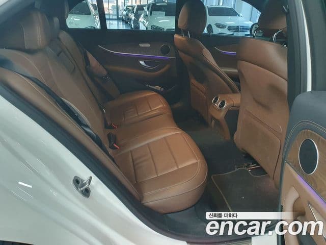 Mercedes-Benz E-Class 2023 — Photo 15/17