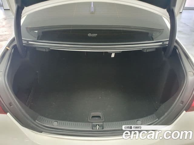 Mercedes-Benz E-Class 2023 — Photo 2/17