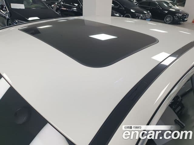 Mercedes-Benz E-Class 2023 — Photo 7/17