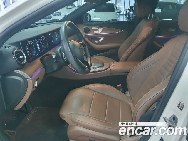 Mercedes-Benz E-Class 2023 — Photo 3/17
