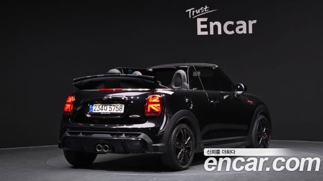 Mini Cooper S Convertible 2023 — ფოტო 2/20