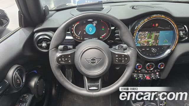 Mini Cooper S Convertible 2023 — ფოტო 13/20