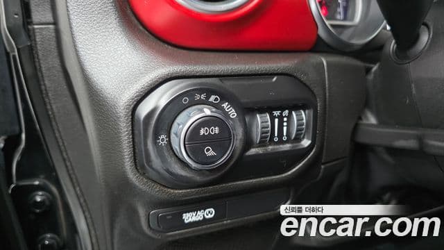 Jeep Gladiator 2022 — ფოტო 18/20