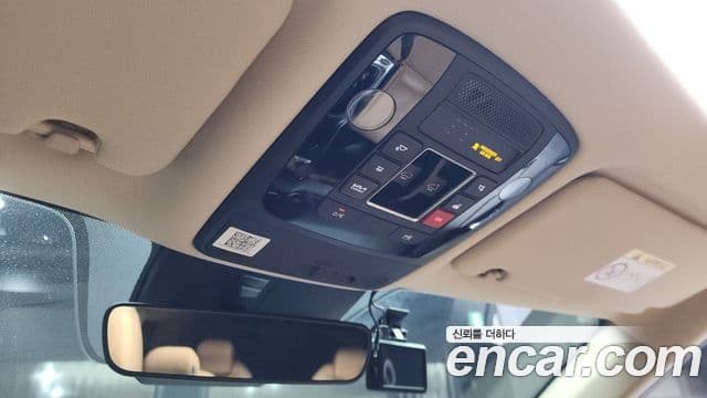 Kia Carnival 2021 — ფოტო 17/20
