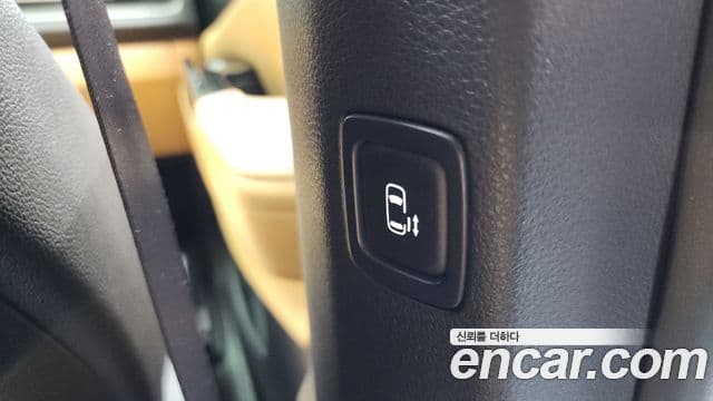 Kia Carnival 2021 — ფოტო 19/20