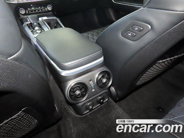 Kia Stinger 2021 — ფოტო 15/20