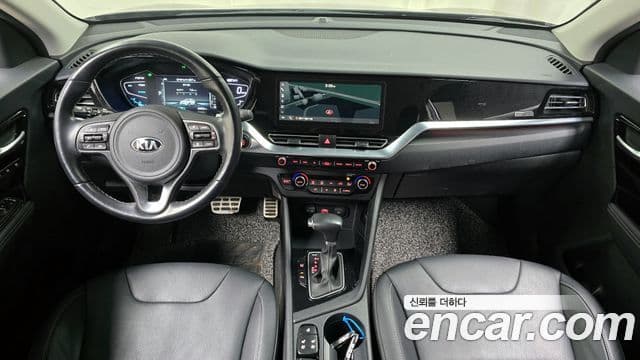 Kia Niro 2020 — ფოტო 7/20