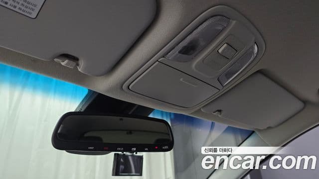 Kia Niro 2020 — ფოტო 18/20