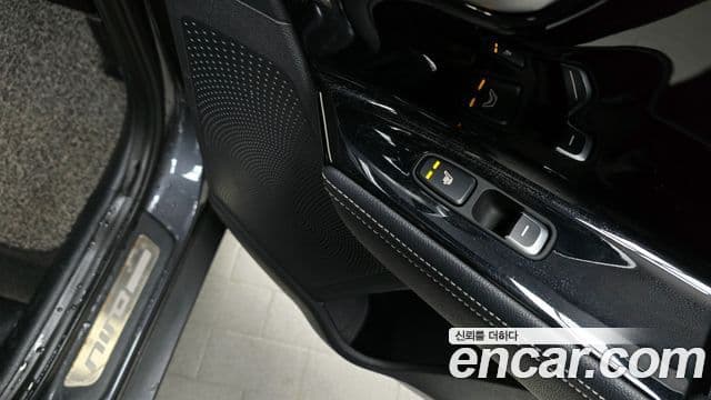 Kia Niro 2020 — ფოტო 19/20